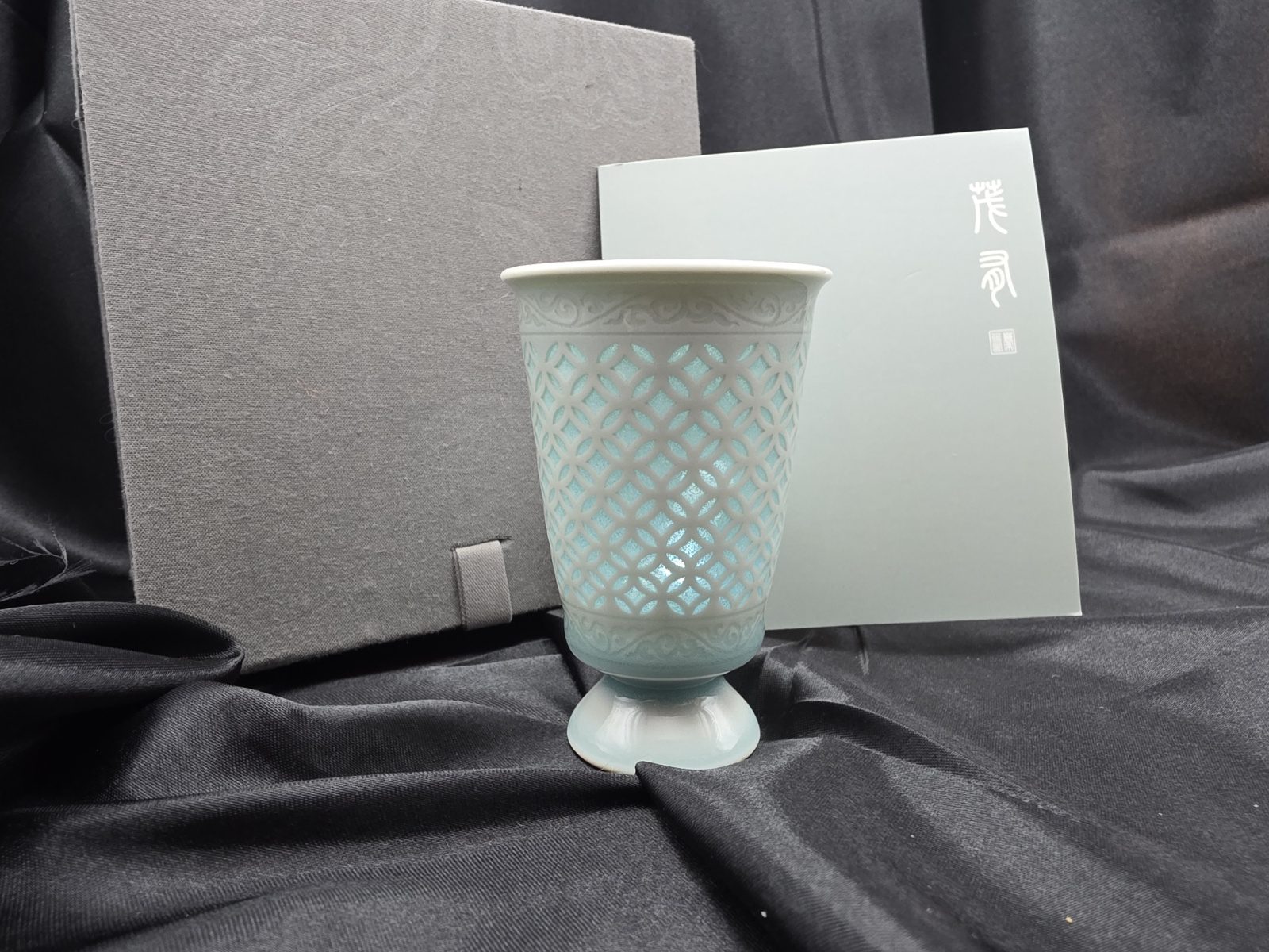 Ye maoyou linglong  footed beaker