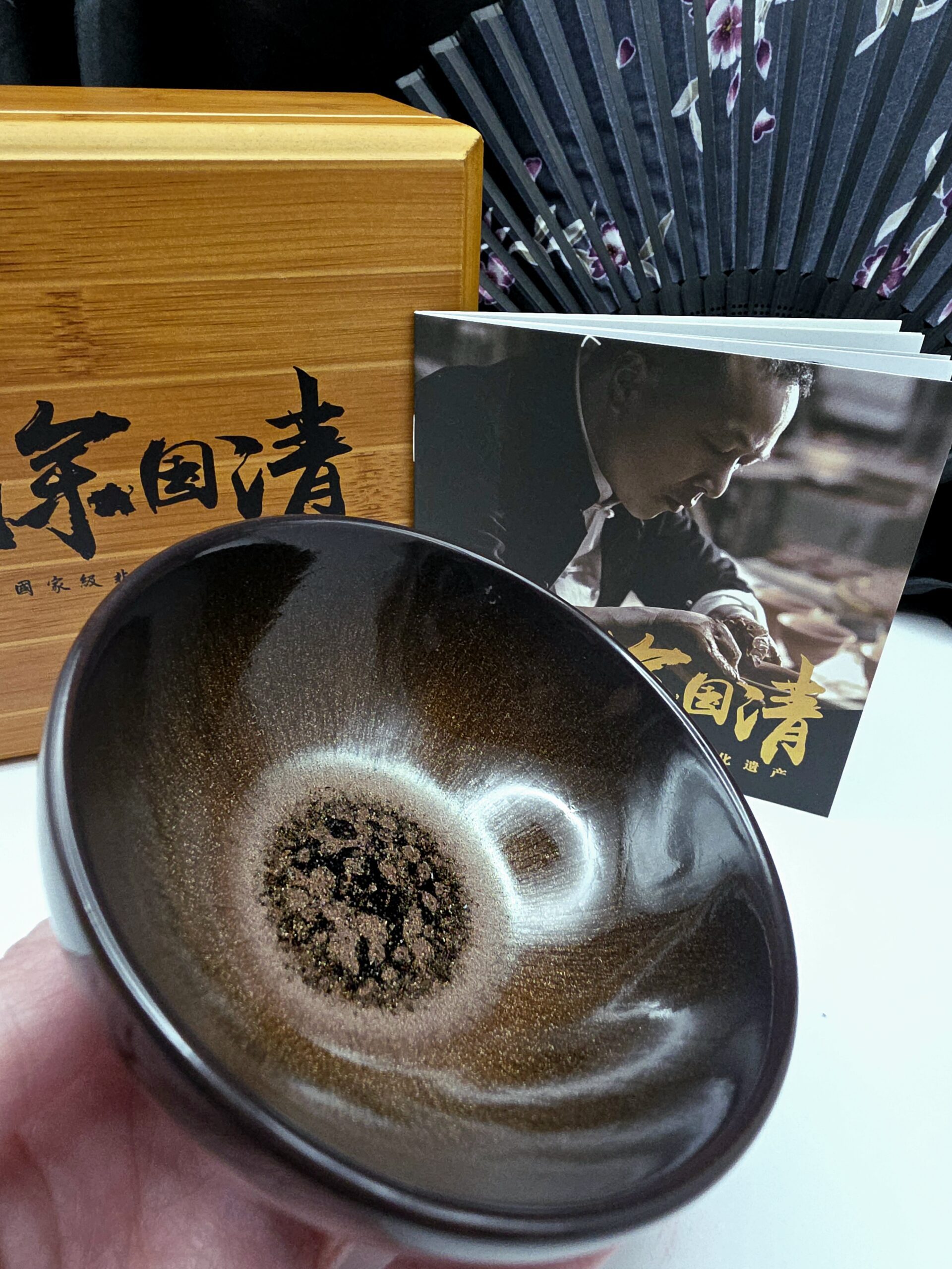 Xu Guoqing sparkles &amp; drips