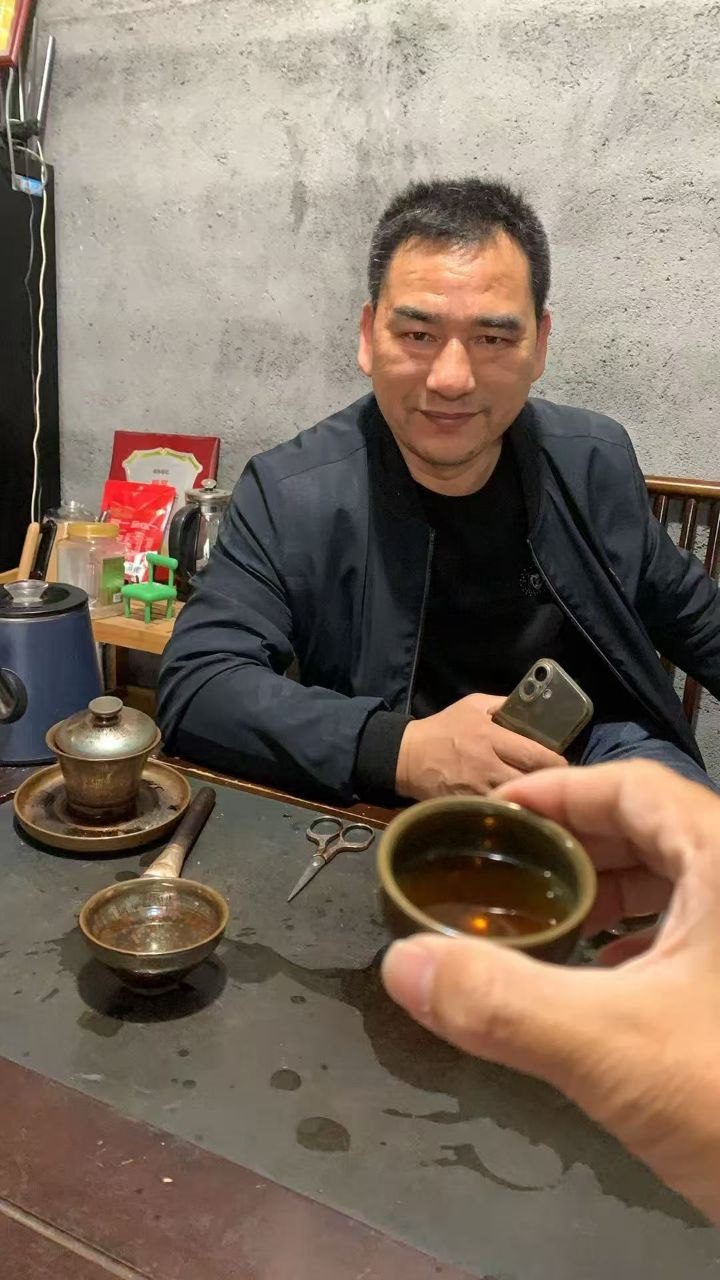 Wu Zhoufu with Jian Zhan teaware