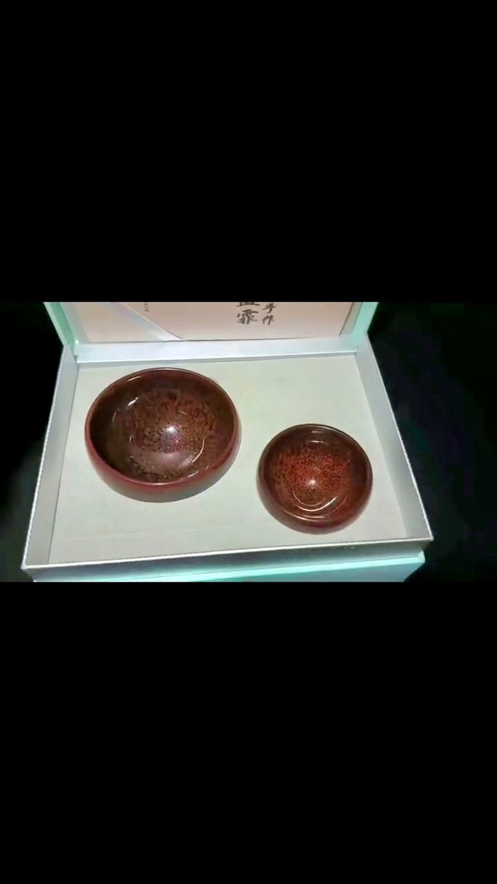 Two Lü Mengfei Jian ware bowls in presentation box