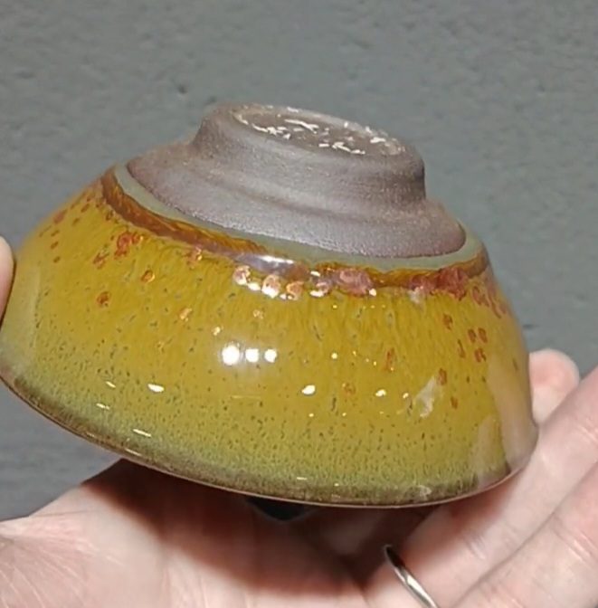 Exterior of amber glazed Jian ware bowl by Lü Mengfei