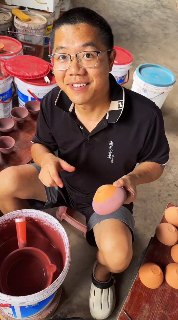 Jian Zhan artist You Hui of Tongtian No. 1 Studio